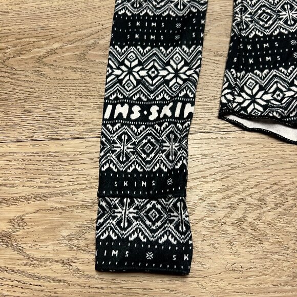 NWT SKIMS LOGO PLUSH POINTELLE LONG SLEEVE HENLEY TOP ONYX FAIR ISLE M NEW - Picture 4 of 10